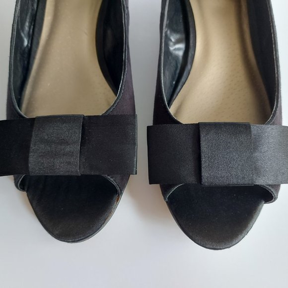 Peep Toe Black Wedge One Inch Sandals With Bow - Picture 10 of 13